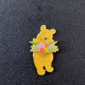 Loungefly Pooh floral Pin